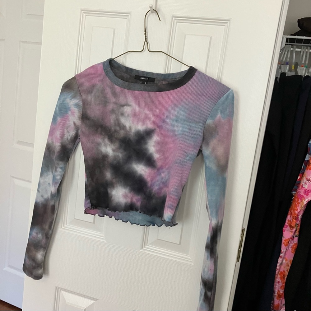 Forever 21 Tie Dye Waffle Knit Scallop Hem Crop Top